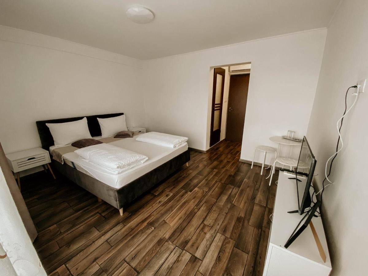 Paulaapartment&Rooms Oradea Exterior photo